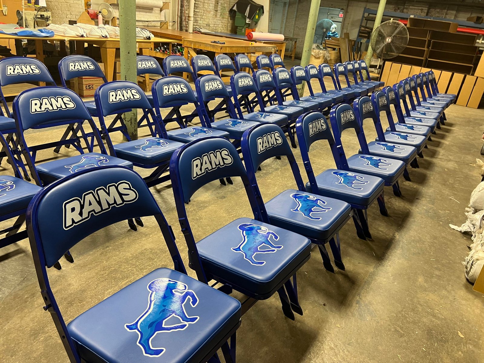 Read more about the article Logo Folding Chairs: Practical and Eye-Catching